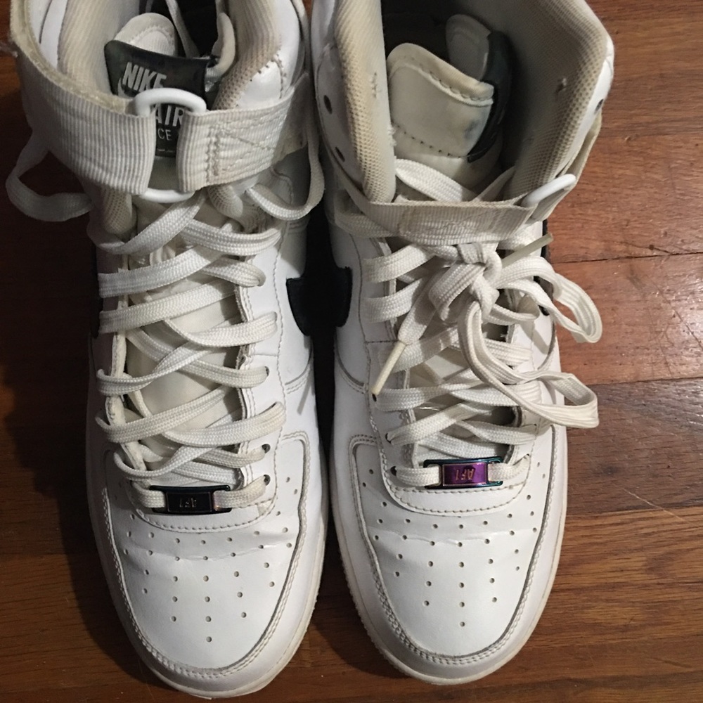 Nike af1 Lv8 “07 Size 8.5 Not og box has stains and odor perfect for beater shoe